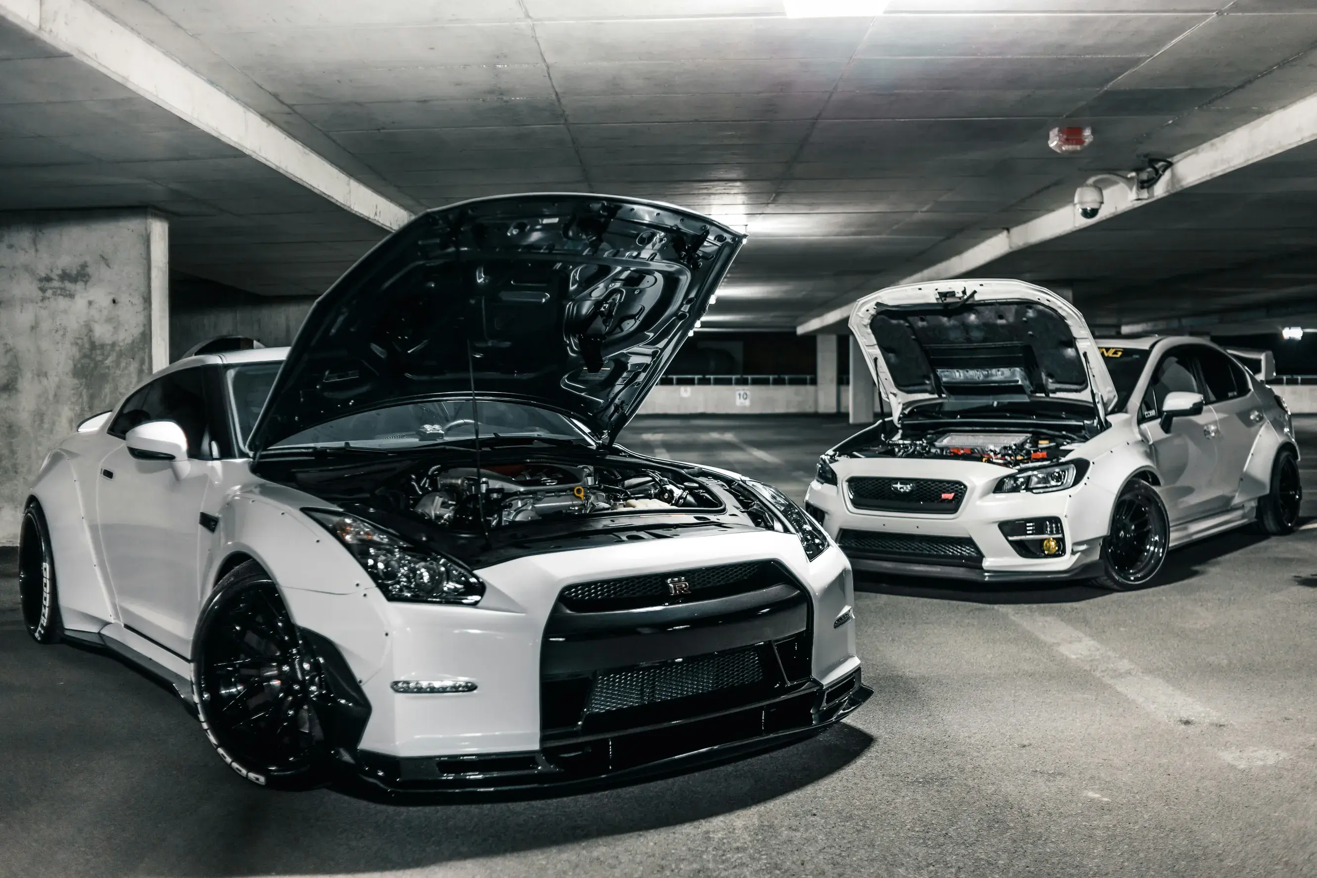 OOH Advertising for Automotive Launches 2026: How Carmakers Plan Hoarding Campaigns